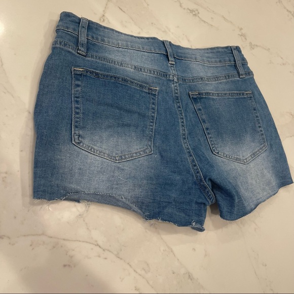 Amazon distressed cut off Jean shorts - Picture 7 of 13